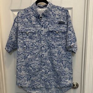 Columbia Men's White and Blue Fish Print Shirt Size Medium